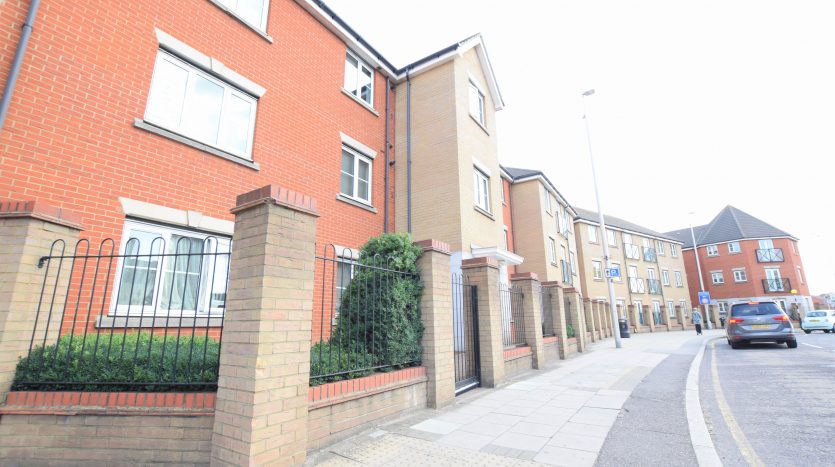 2 Bedroom Flat To Rent in Flat 18, Ilford, IG6 
