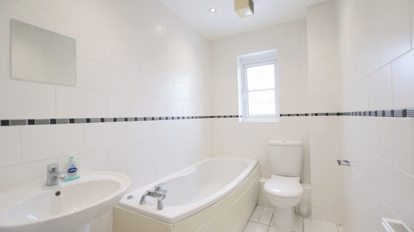 2 Bedroom Flat To Rent in Flat 18, Ilford, IG6 