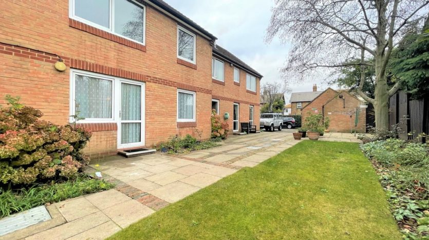 1 Bedroom  To Rent in Beehive Lane, Ilford, IG4 
