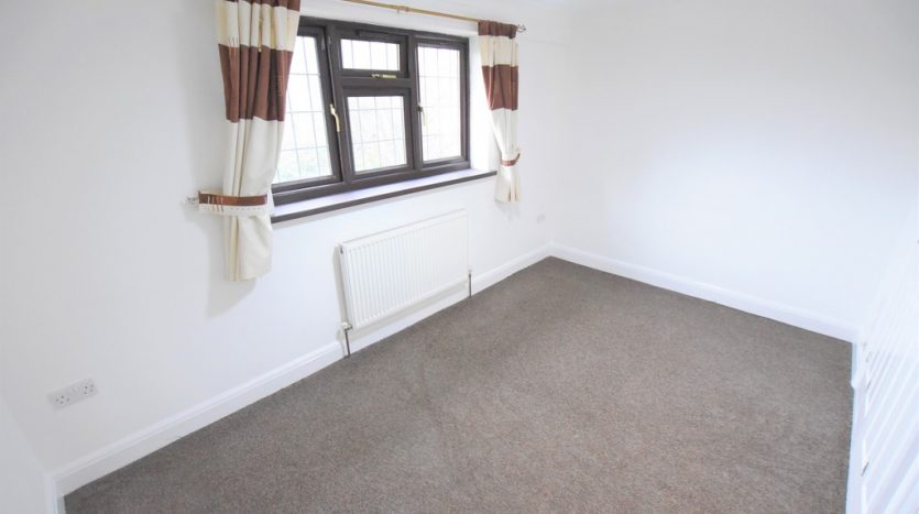 2 Bedroom  To Rent in Talisman Close, Goodmayes, IG3 