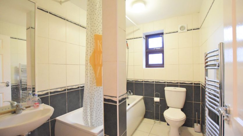 2 Bedroom  To Rent in Talisman Close, Goodmayes, IG3 