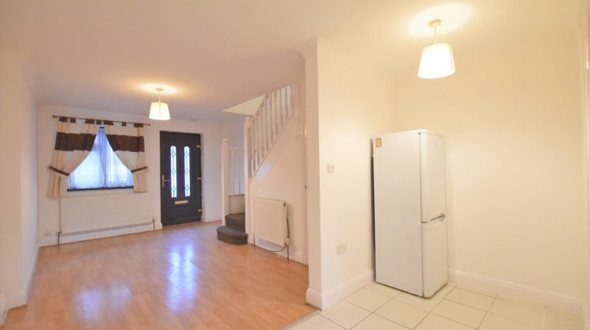 2 Bedroom  To Rent in Talisman Close, Goodmayes, IG3 