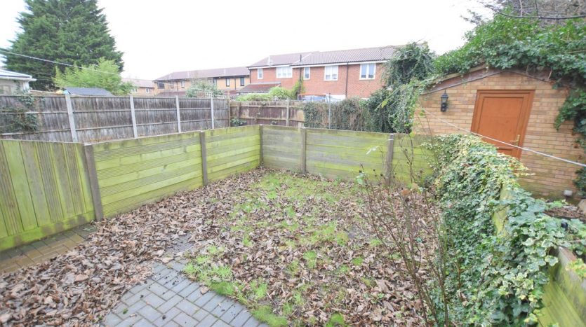 2 Bedroom  To Rent in Talisman Close, Goodmayes, IG3 