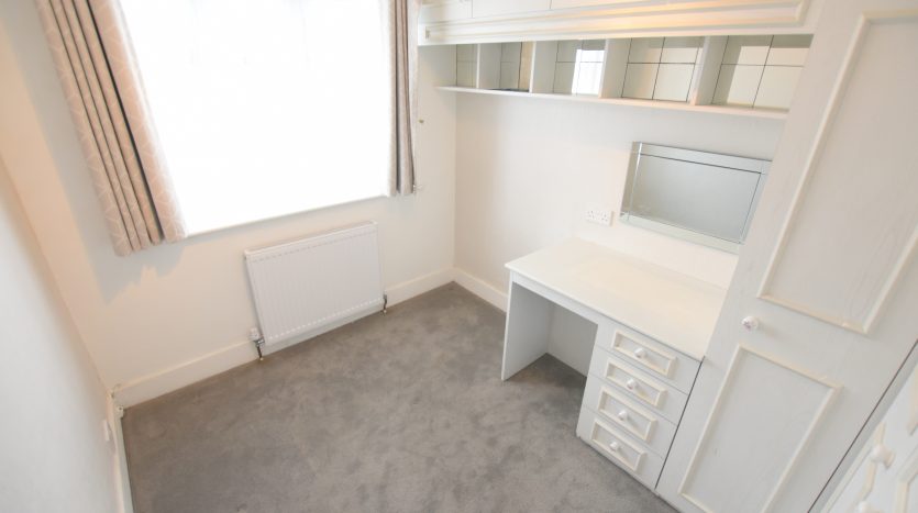 3 Bedroom Semi-Detached House For Sale in Vista Drive, Ilford, IG4 