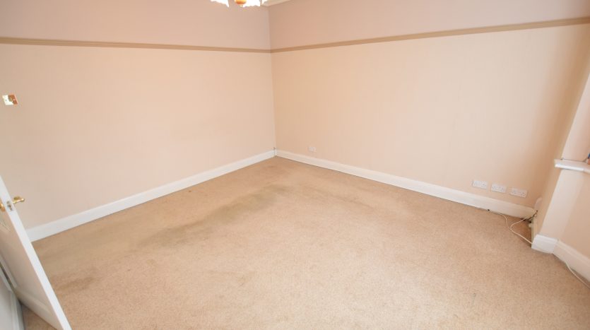 3 Bedroom Semi-Detached House For Sale in Vista Drive, Ilford, IG4 