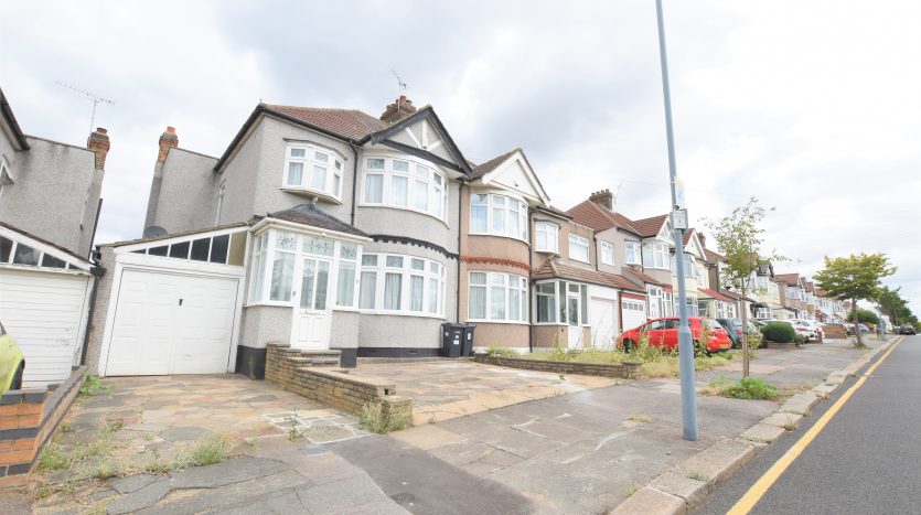 3 Bedroom Semi-Detached House For Sale in Vista Drive, Ilford, IG4 