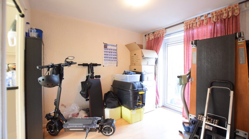 3 Bedroom House To Rent in Tiptree Crescent, Ilford, IG5 