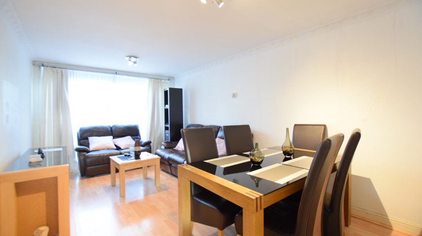 3 Bedroom House To Rent in Tiptree Crescent, Ilford, IG5 