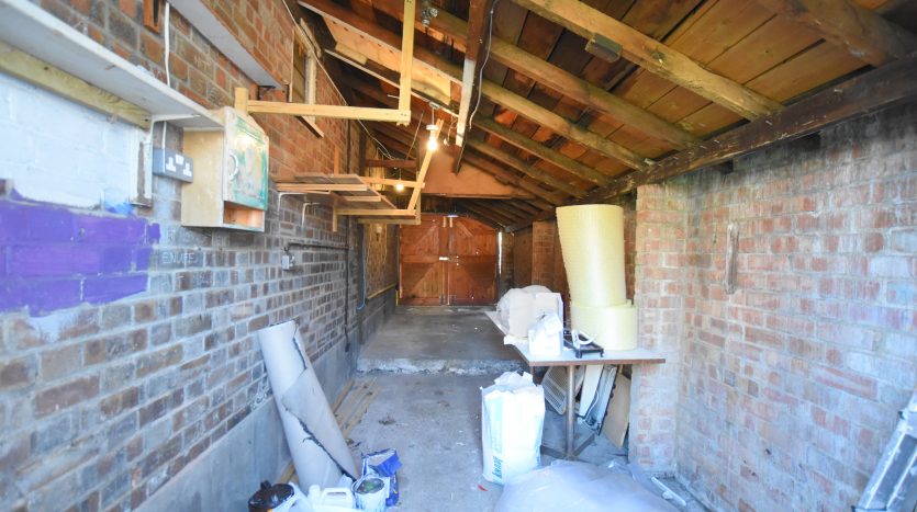 3 Bedroom End of Terrace House To Rent in Fallaize Avenue, Ilford, IG1 
