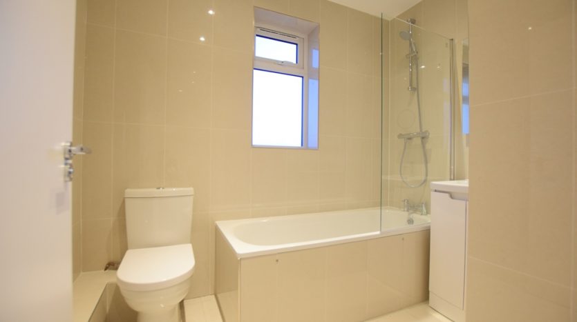 2 Bedroom Flat To Rent in Solway Apartments, London, E4 6