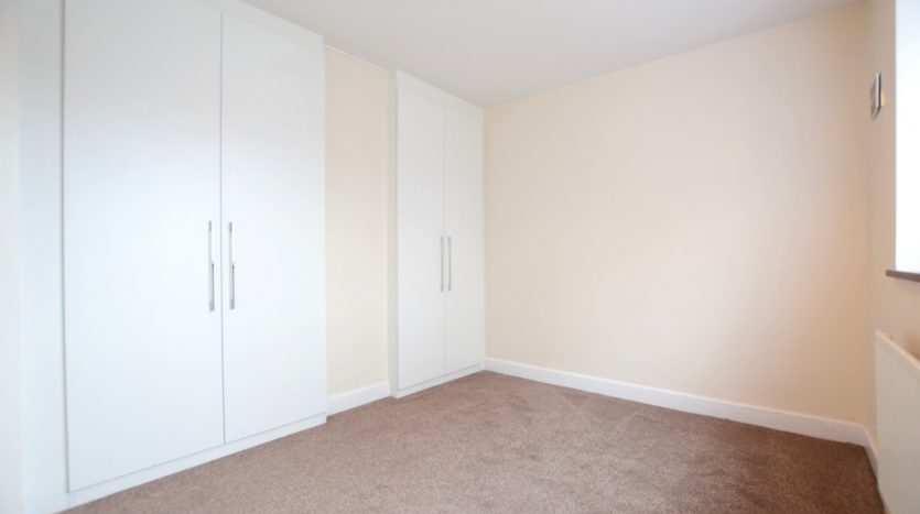 2 Bedroom Terraced House To Rent in New North Road, Ilford, IG6 