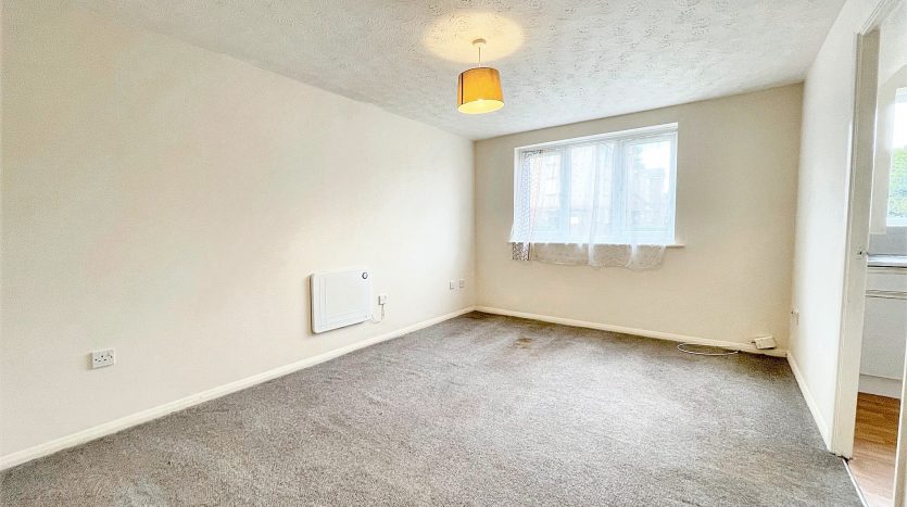 1 Bedroom  To Rent in Honey Close, Dagenham, RM10