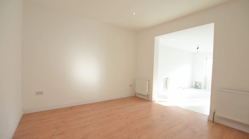 4 Bedroom Terraced House To Rent in Westernville Gardens, Ilford, IG2 