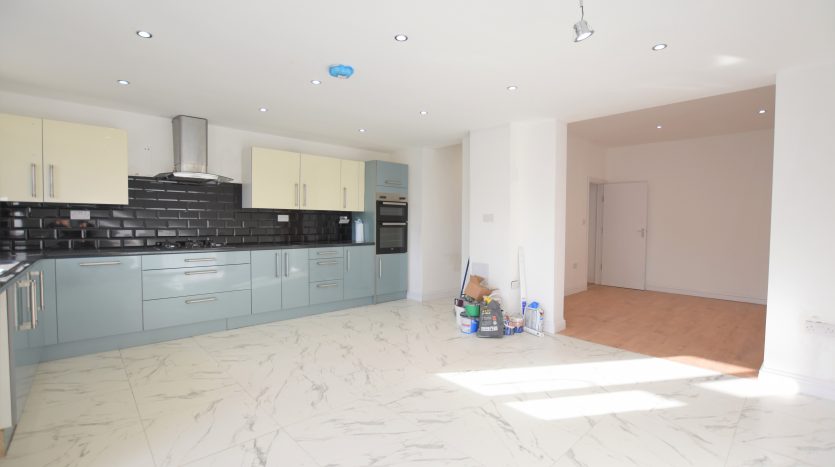 4 Bedroom Terraced House To Rent in Westernville Gardens, Ilford, IG2 