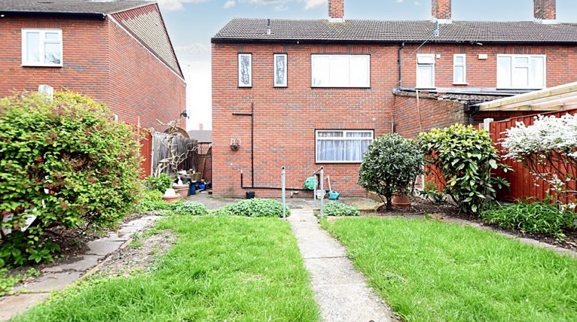 2 Bedroom Terraced House To Rent in New North Road, Ilford, IG6 