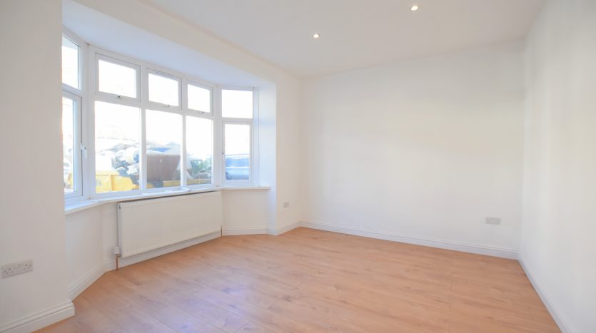 4 Bedroom Terraced House To Rent in Westernville Gardens, Ilford, IG2 