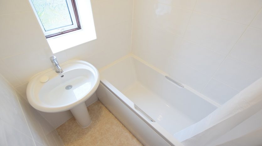 2 Bedroom Terraced House To Rent in New North Road, Ilford, IG6 