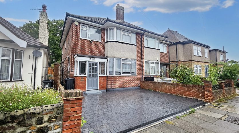 3 Bedroom Semi-Detached House To Rent in Epsom Road, Ilford, IG3 