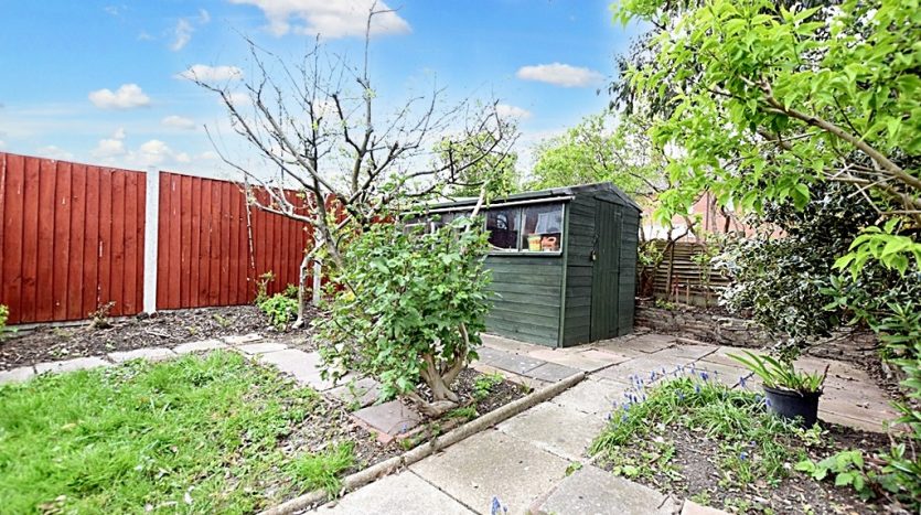 2 Bedroom Terraced House To Rent in New North Road, Ilford, IG6 