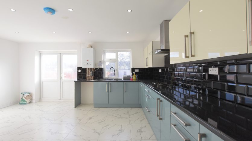 4 Bedroom Terraced House To Rent in Westernville Gardens, Ilford, IG2 