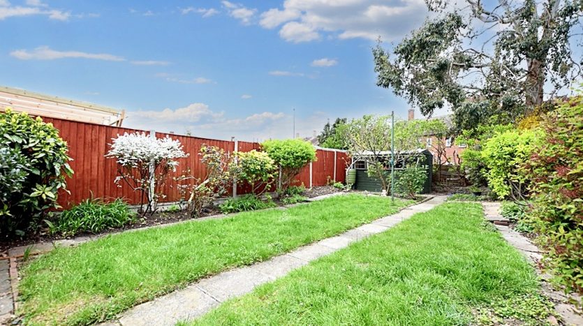 2 Bedroom Terraced House To Rent in New North Road, Ilford, IG6 