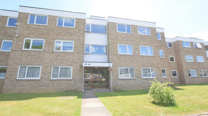 2 Bedroom  To Rent in Woodhaven Gardens, Barkingside, IG6 