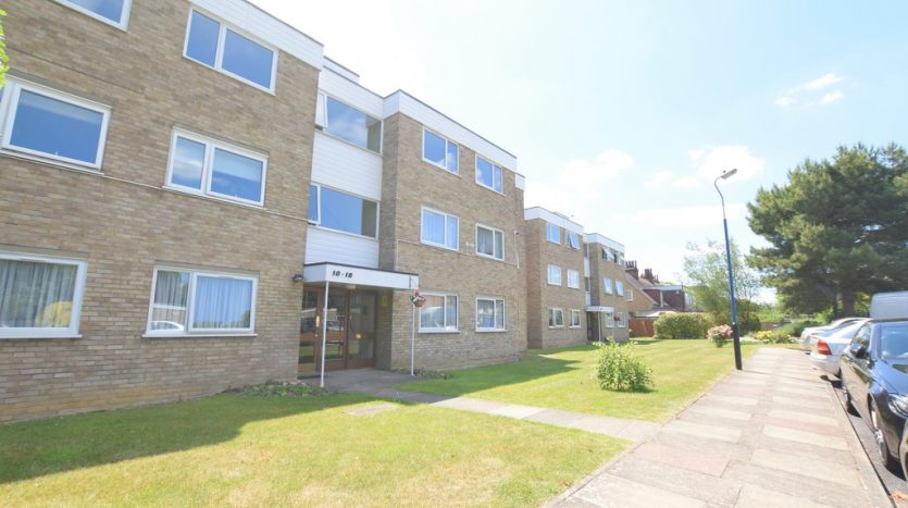 2 Bedroom  To Rent in Woodhaven Gardens, Barkingside, IG6 