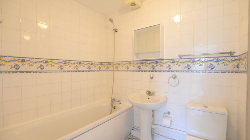 2 Bedroom  To Rent in Lavender Place, Ilford, IG1 