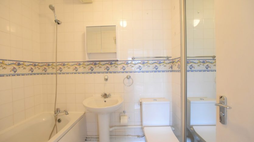 2 Bedroom  To Rent in Lavender Place, Ilford, IG1 