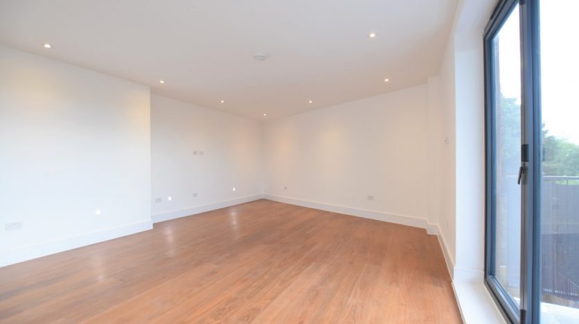 3 Bedroom  To Rent in High Road, Chigwell, IG7 