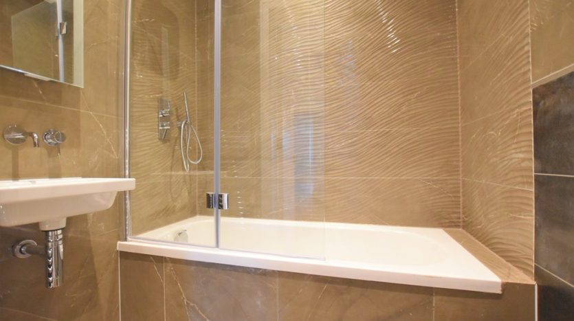 3 Bedroom  To Rent in High Road, Chigwell, IG7 