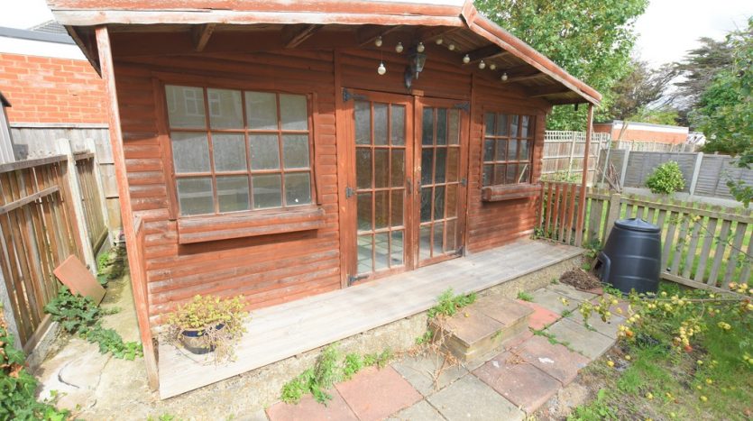 4 Bedroom  To Rent in Queenborough Gardens, Ilford, IG2 