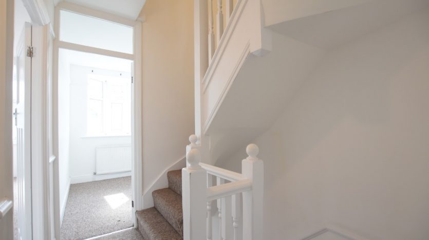 4 Bedroom  To Rent in Queenborough Gardens, Ilford, IG2 