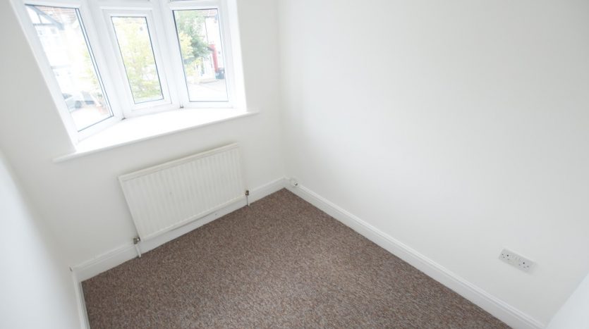 4 Bedroom  To Rent in Queenborough Gardens, Ilford, IG2 