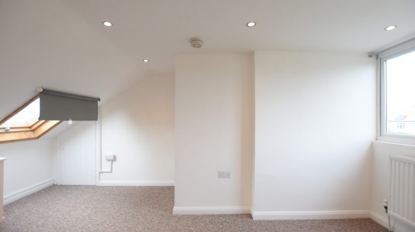 4 Bedroom  To Rent in Queenborough Gardens, Ilford, IG2 