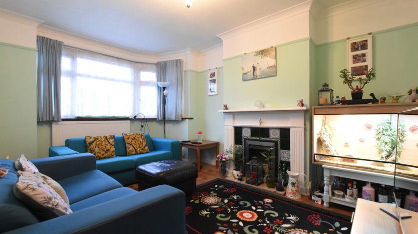 2 Bedroom  For Sale in Lancelot Road, Hainault, IG6 