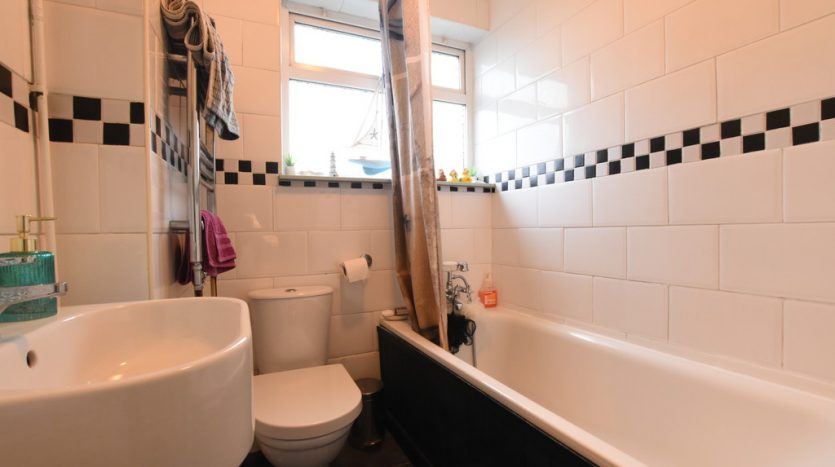 2 Bedroom  For Sale in Lancelot Road, Hainault, IG6 