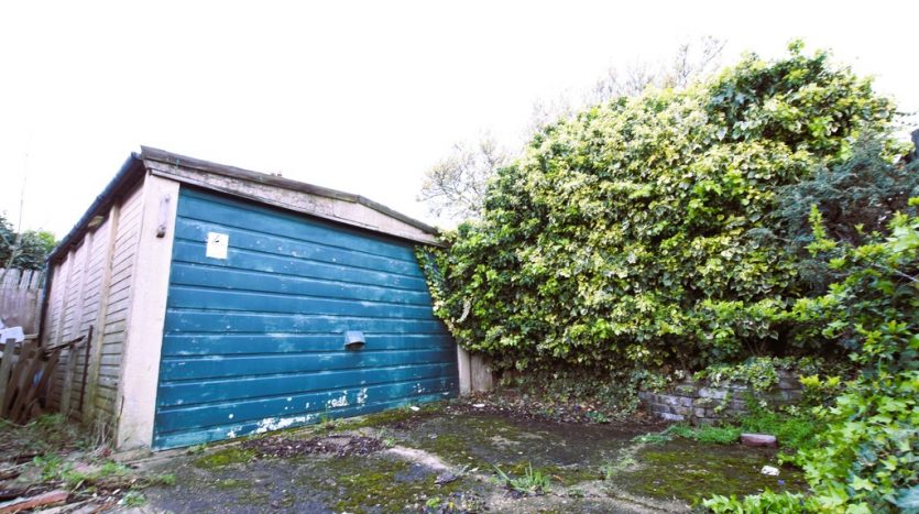 2 Bedroom  For Sale in Lancelot Road, Hainault, IG6 