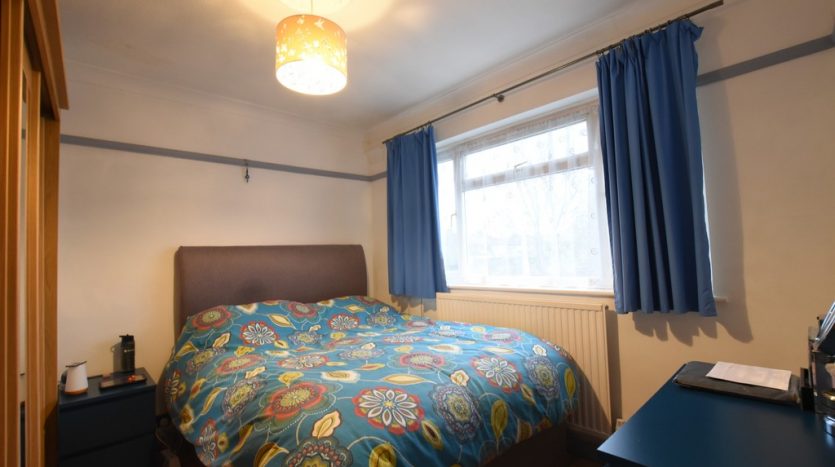 2 Bedroom  For Sale in Lancelot Road, Hainault, IG6 