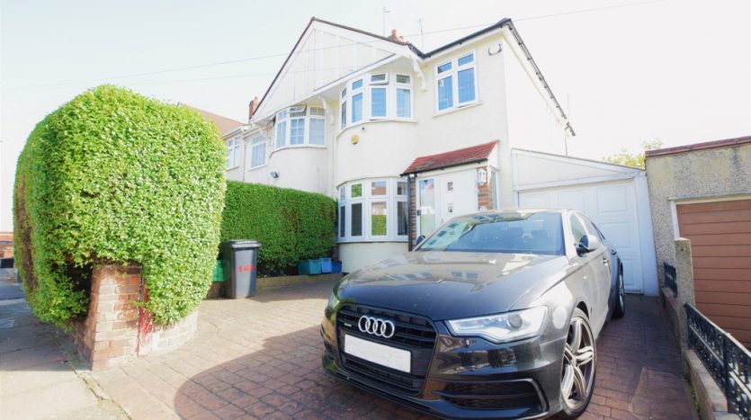 3 Bedroom  For Sale in Rushden Gardens, Barkingside, IG5 