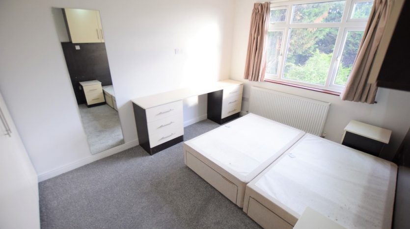 3 Bedroom  For Sale in Rushden Gardens, Barkingside, IG5 