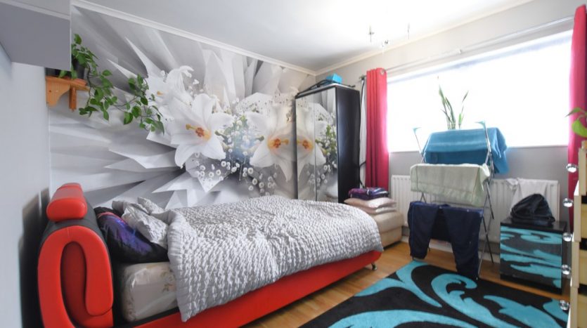 2 Bedroom  For Sale in Padnall Road, Essex, RM6 