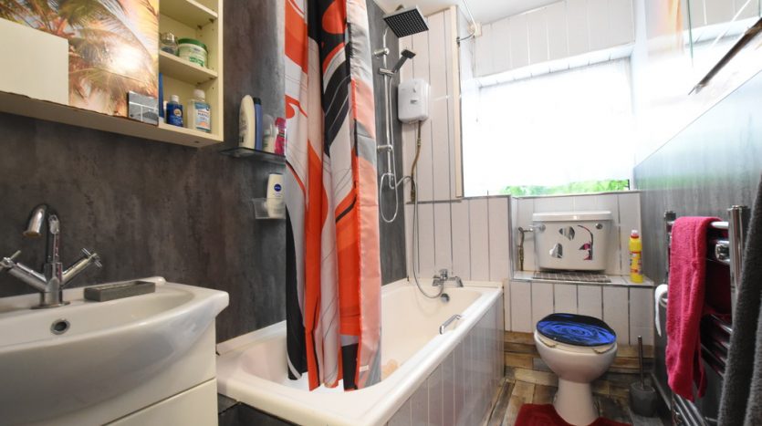2 Bedroom  For Sale in Padnall Road, Essex, RM6 