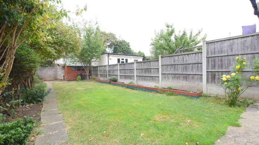 3 Bedroom  To Rent in Trelawney Road, Hainault, IG6 