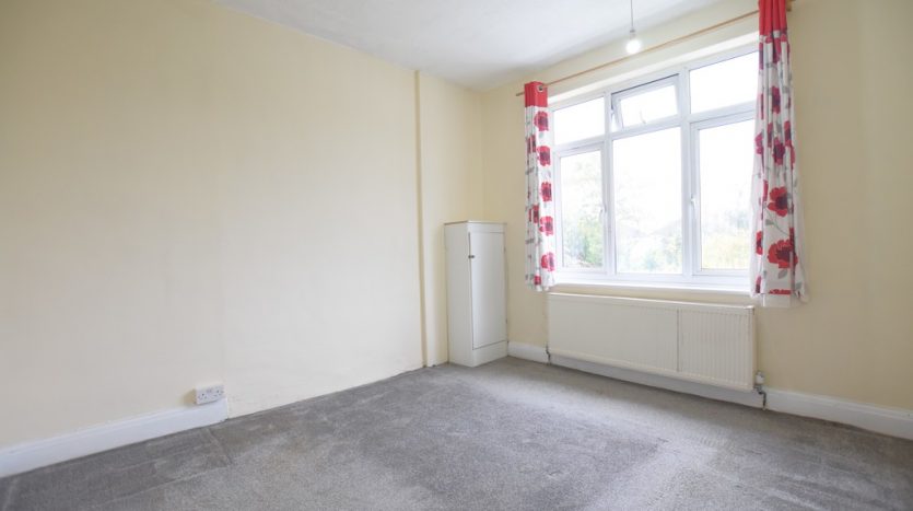3 Bedroom  To Rent in Trelawney Road, Hainault, IG6 