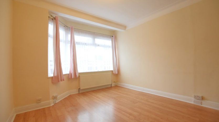 3 Bedroom  To Rent in Trelawney Road, Hainault, IG6 