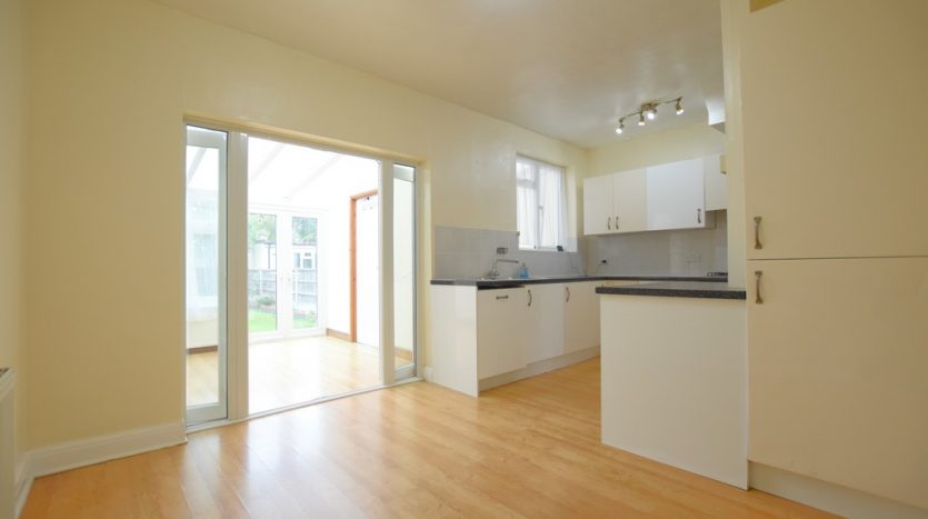 3 Bedroom  To Rent in Trelawney Road, Hainault, IG6 