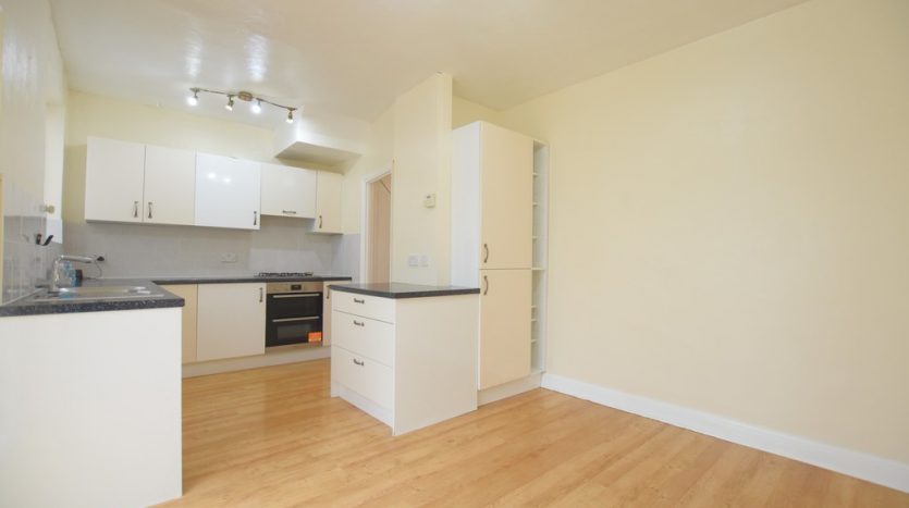 3 Bedroom  To Rent in Trelawney Road, Hainault, IG6 