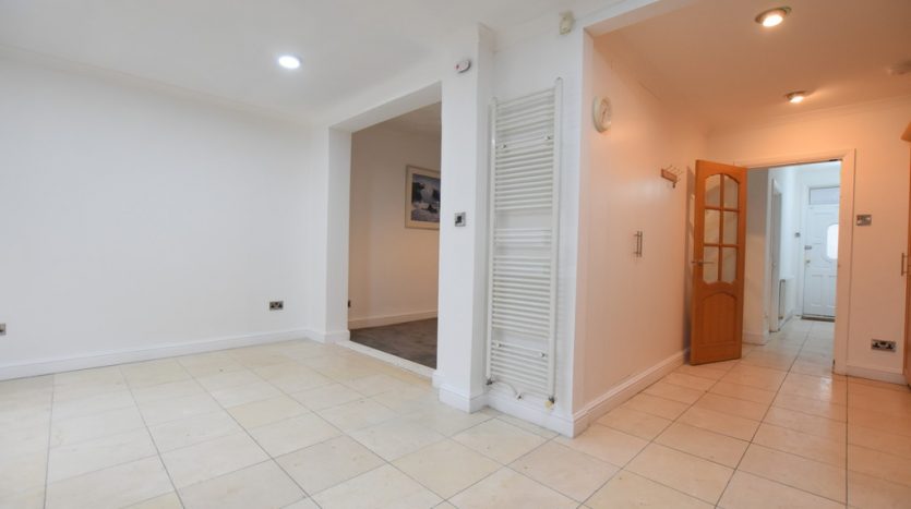 4 Bedroom  To Rent in Coventry Road, Ilford, IG1 