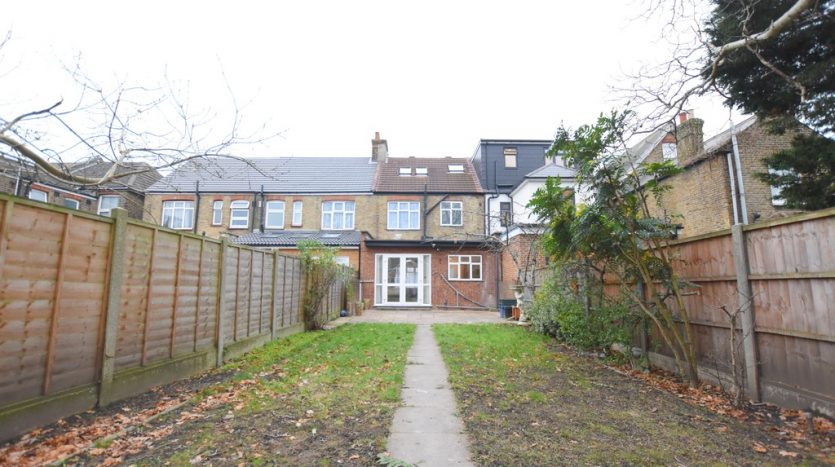 4 Bedroom  To Rent in Coventry Road, Ilford, IG1 